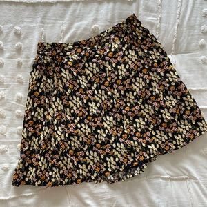 Urban Outfitters | Size: S | Mini Skirt | black with flower details |